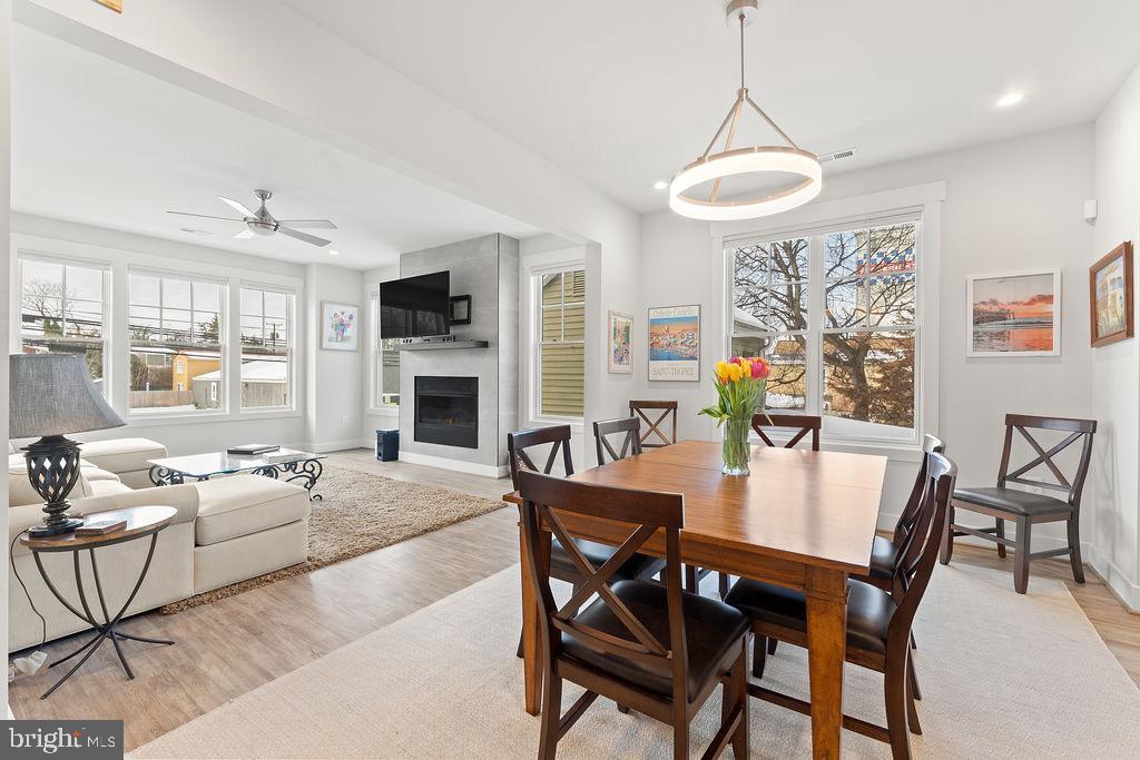 313 CHARLES ST, FREDERICKSBURG, Virginia 22401, 3 Bedrooms Bedrooms, 12 Rooms Rooms,2 BathroomsBathrooms,Residential,For sale,313 CHARLES ST,VAFB2009766 MLS # VAFB2009766