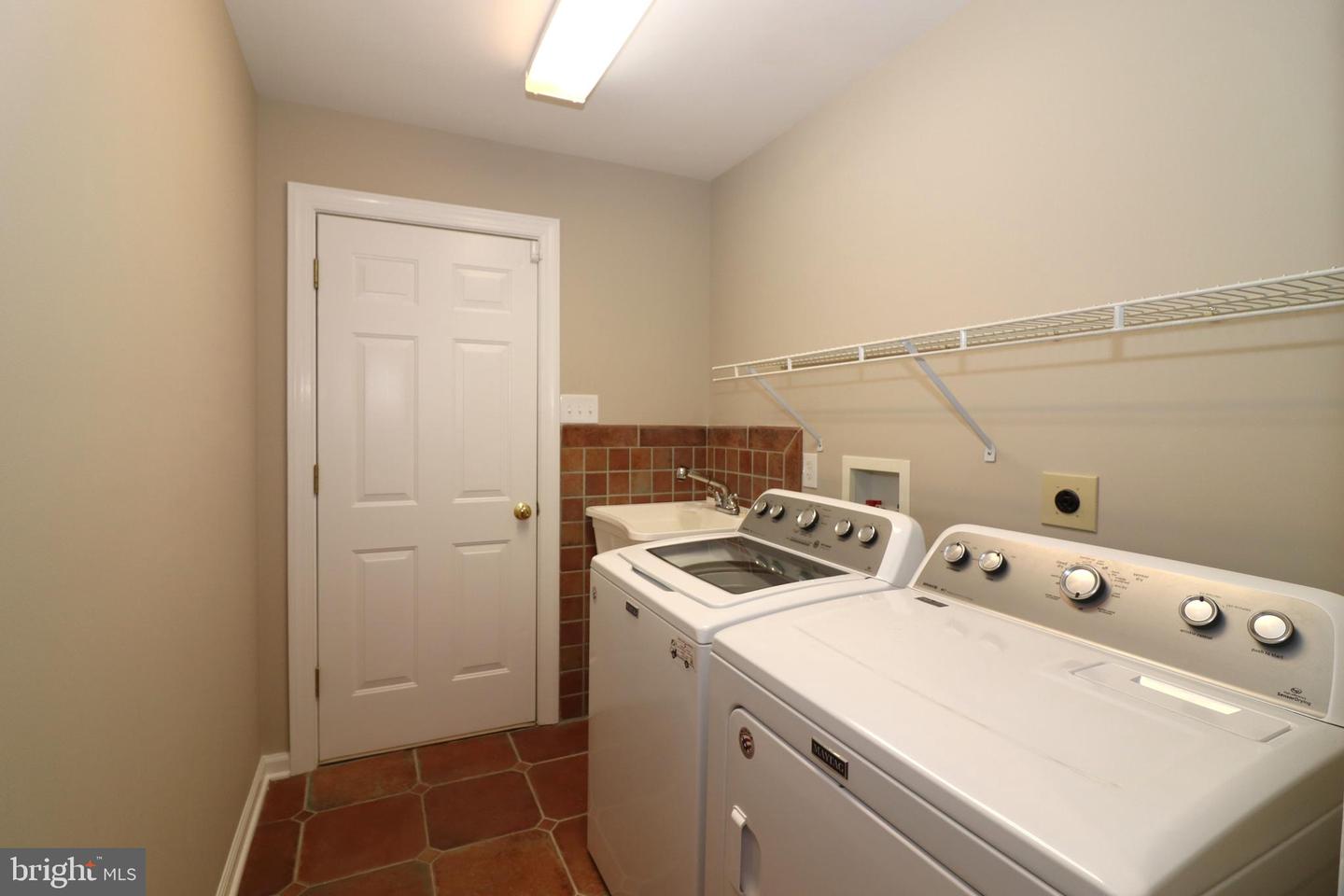 6885 WALNUT HEIGHTS DR, WARRENTON, Virginia 20186, 4 Bedrooms Bedrooms, ,2 BathroomsBathrooms,Residential,For sale,6885 WALNUT HEIGHTS DR,VAFQ2020118 MLS # VAFQ2020118