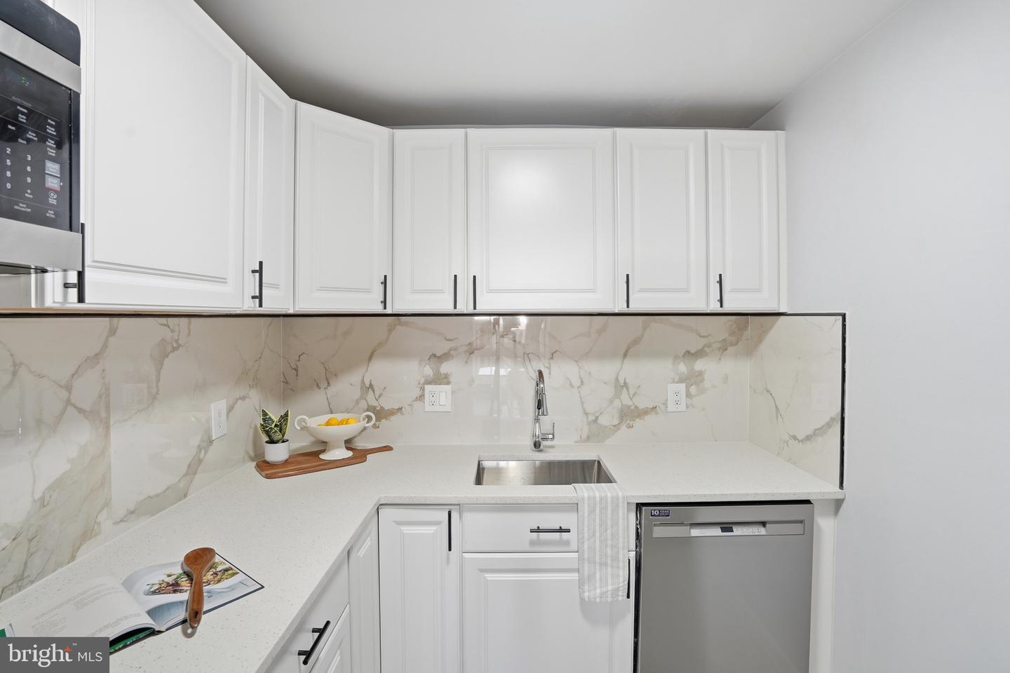 8626 VILLAGE SQ #8626, ALEXANDRIA, Virginia 22309, 3 Bedrooms Bedrooms, 5 Rooms Rooms,2 BathroomsBathrooms,Residential,For sale,8626 VILLAGE SQ #8626,VAFX2287420 MLS # VAFX2287420