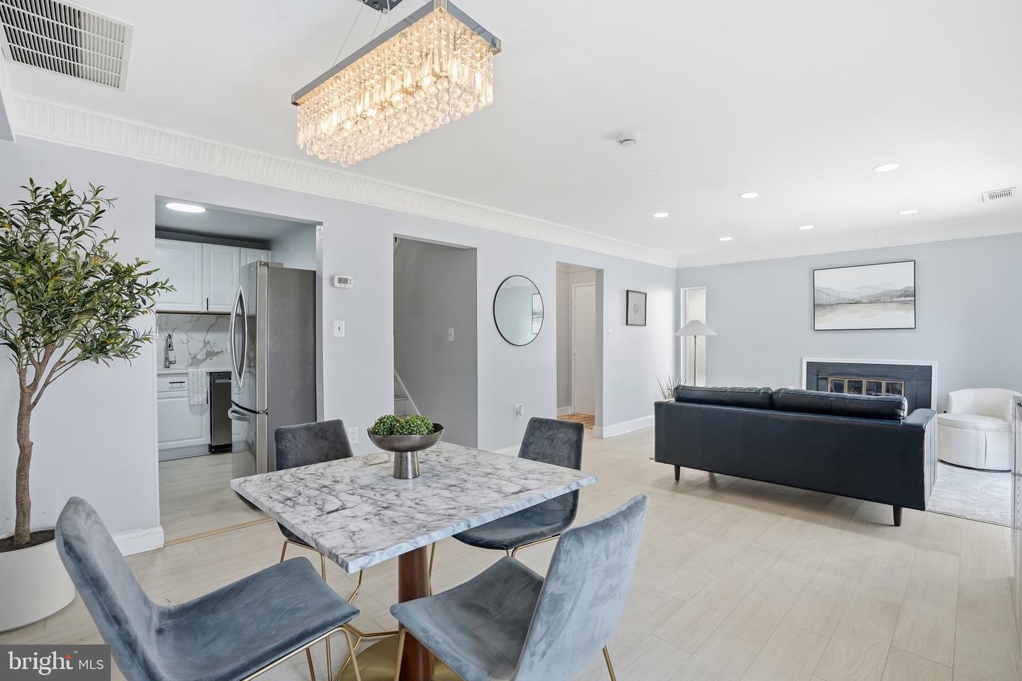 8626 VILLAGE SQ #8626, ALEXANDRIA, Virginia 22309, 3 Bedrooms Bedrooms, 5 Rooms Rooms,2 BathroomsBathrooms,Residential,For sale,8626 VILLAGE SQ #8626,VAFX2287420 MLS # VAFX2287420