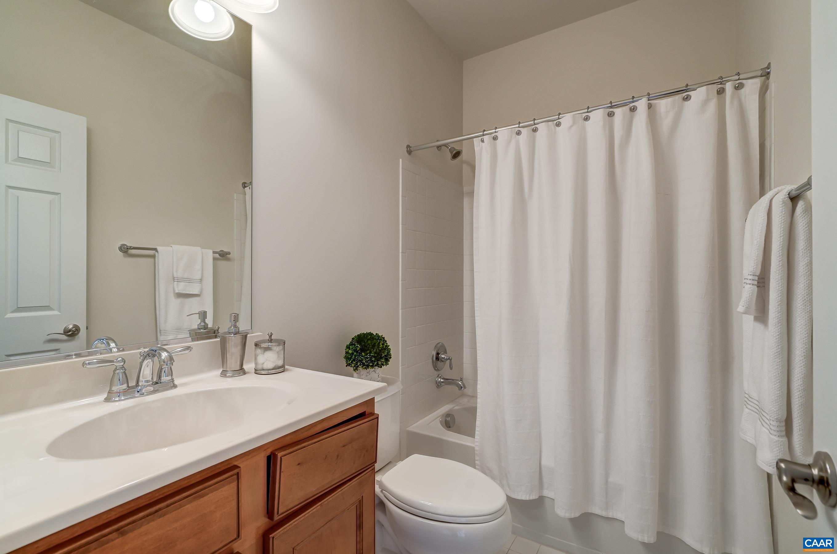 Full bathroom on main level.