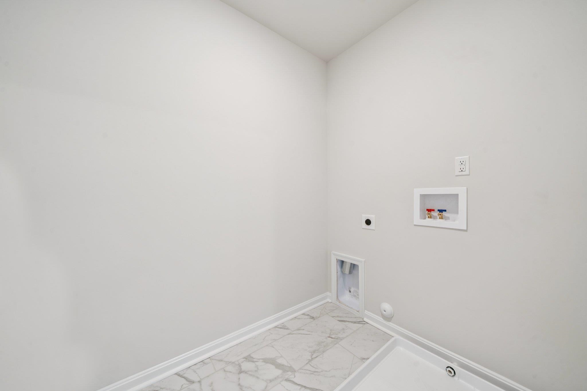 101 STONEWALL JACKSON RD, WAYNESBORO, Virginia 22980, 5 Bedrooms Bedrooms, ,3 BathroomsBathrooms,Residential,101 STONEWALL JACKSON RD,674107 MLS # 674107