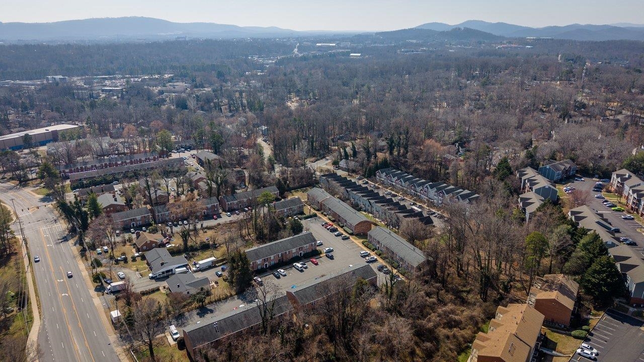 2527 HYDRAULIC RD, CHARLOTTESVILLE, Virginia 22901, 2 Bedrooms Bedrooms, ,1 BathroomBathrooms,Residential,2527 HYDRAULIC RD,674111 MLS # 674111