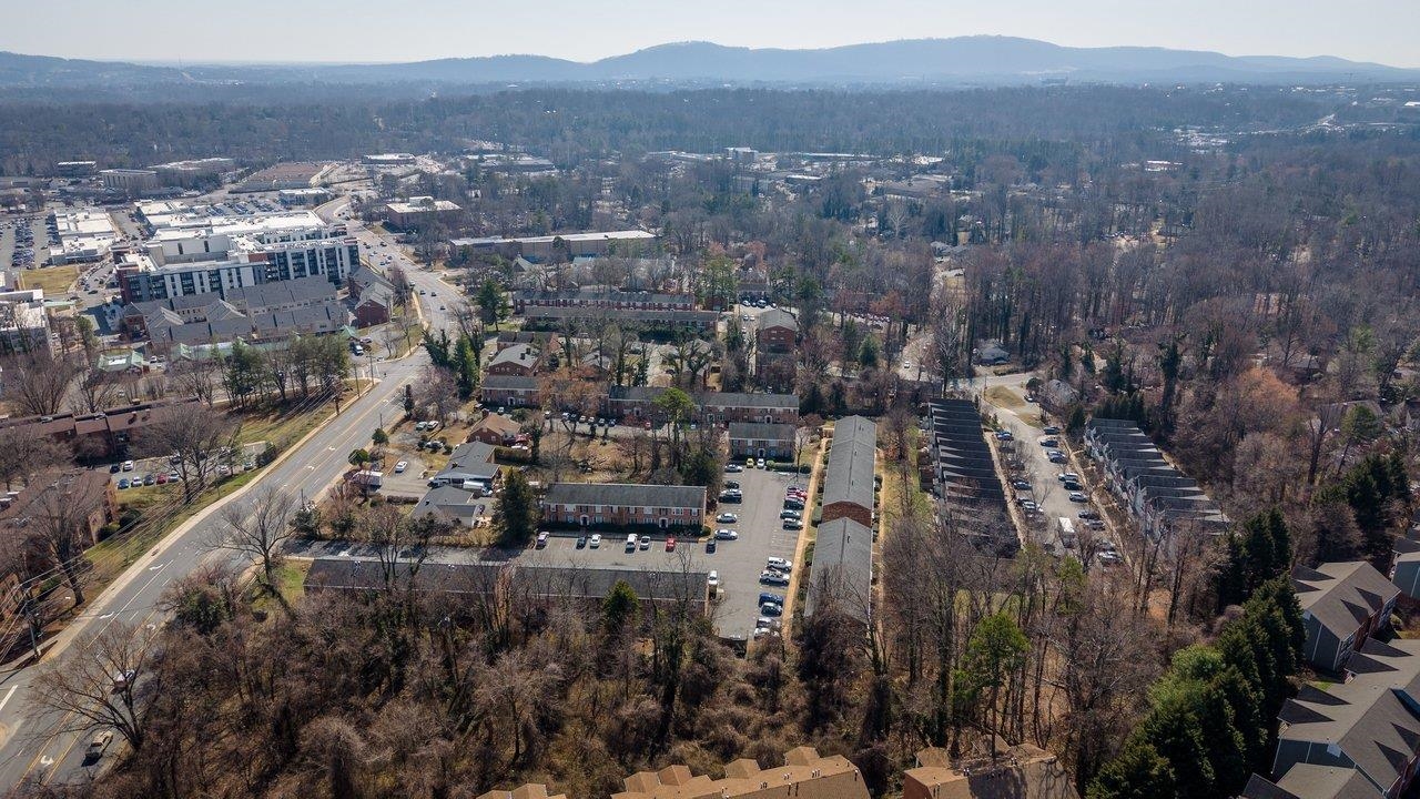 2527 HYDRAULIC RD, CHARLOTTESVILLE, Virginia 22901, 2 Bedrooms Bedrooms, ,1 BathroomBathrooms,Residential,2527 HYDRAULIC RD,674111 MLS # 674111