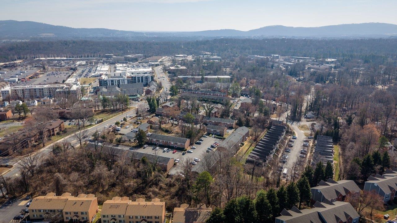 2527 HYDRAULIC RD, CHARLOTTESVILLE, Virginia 22901, 2 Bedrooms Bedrooms, ,1 BathroomBathrooms,Residential,2527 HYDRAULIC RD,674111 MLS # 674111