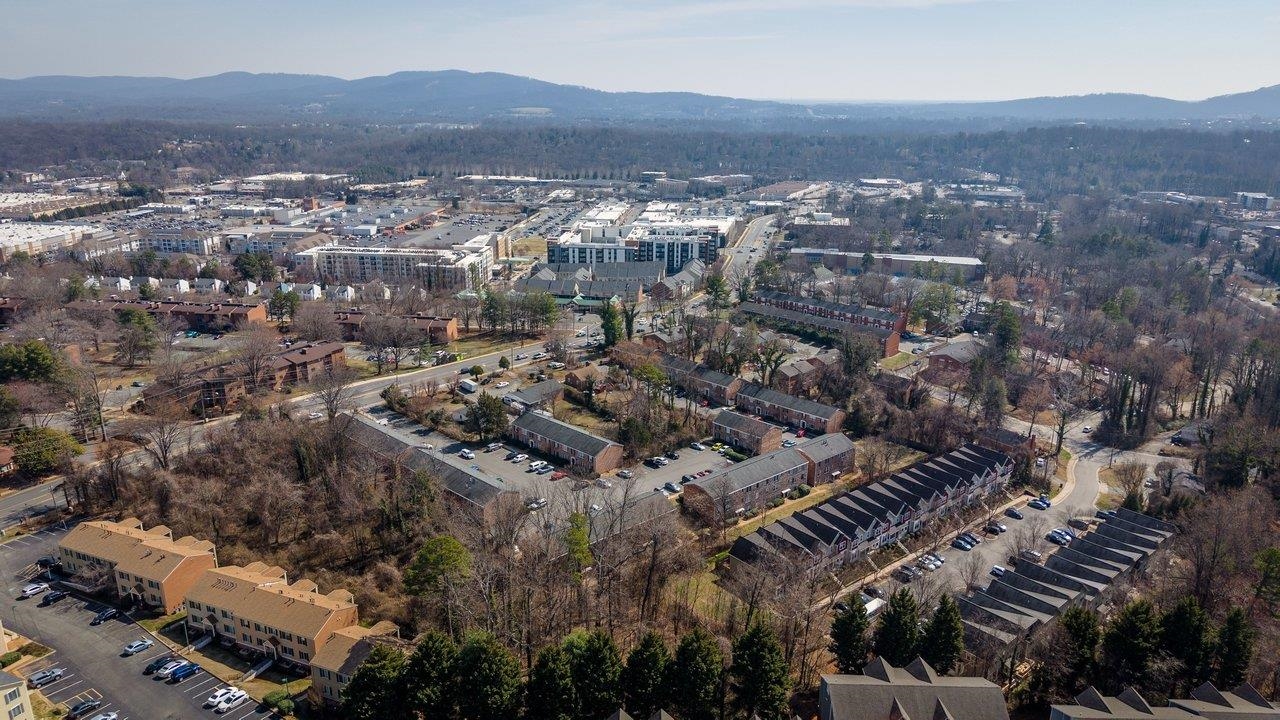 2527 HYDRAULIC RD, CHARLOTTESVILLE, Virginia 22901, 2 Bedrooms Bedrooms, ,1 BathroomBathrooms,Residential,2527 HYDRAULIC RD,674111 MLS # 674111