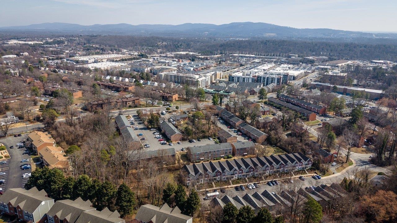 2527 HYDRAULIC RD, CHARLOTTESVILLE, Virginia 22901, 2 Bedrooms Bedrooms, ,1 BathroomBathrooms,Residential,2527 HYDRAULIC RD,674111 MLS # 674111