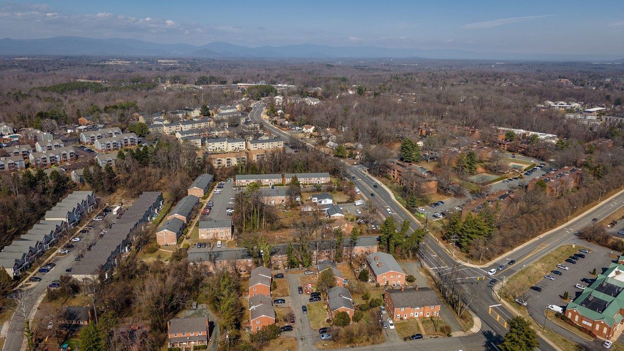 2527 HYDRAULIC RD, CHARLOTTESVILLE, Virginia 22901, 2 Bedrooms Bedrooms, ,1 BathroomBathrooms,Residential,2527 HYDRAULIC RD,674111 MLS # 674111