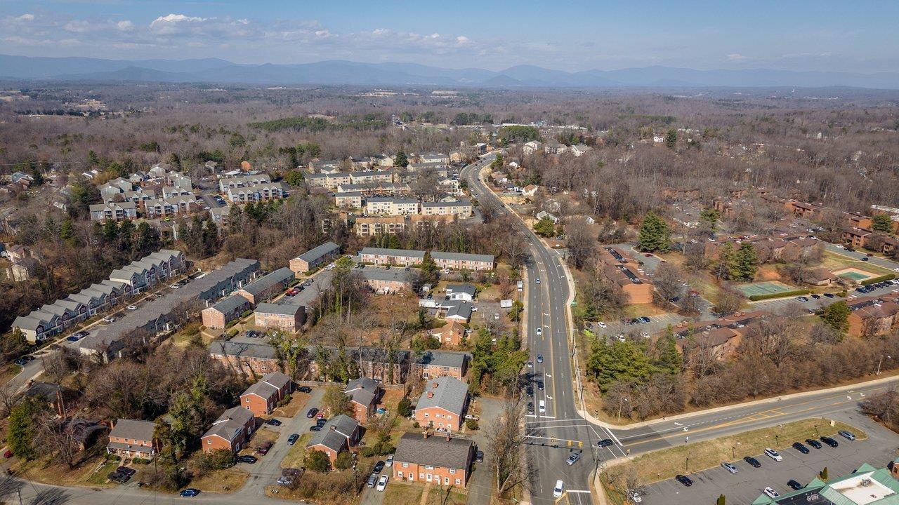 2527 HYDRAULIC RD, CHARLOTTESVILLE, Virginia 22901, 2 Bedrooms Bedrooms, ,1 BathroomBathrooms,Residential,2527 HYDRAULIC RD,674111 MLS # 674111