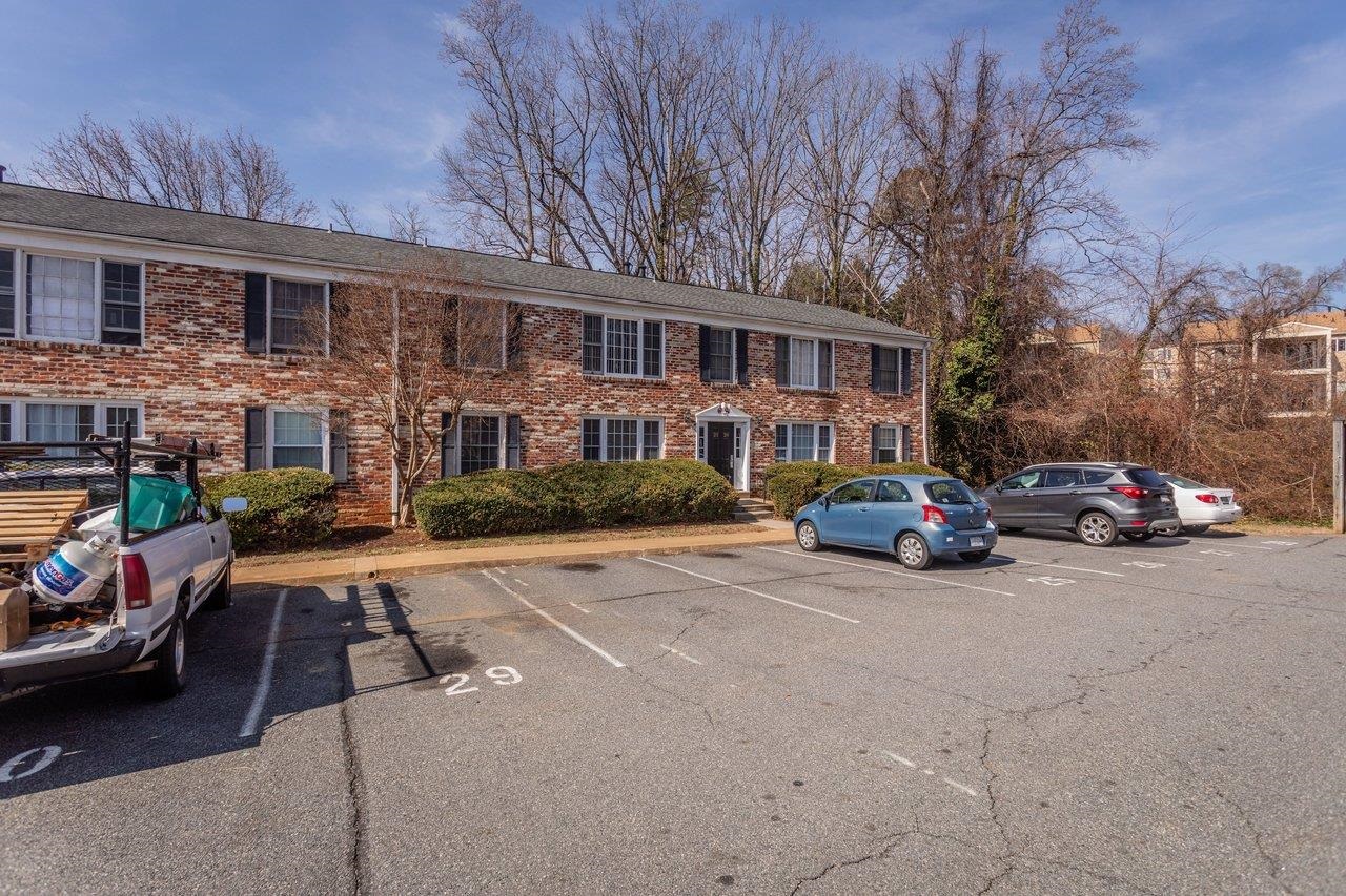 2527 HYDRAULIC RD, CHARLOTTESVILLE, Virginia 22901, 2 Bedrooms Bedrooms, ,1 BathroomBathrooms,Residential,2527 HYDRAULIC RD,674111 MLS # 674111