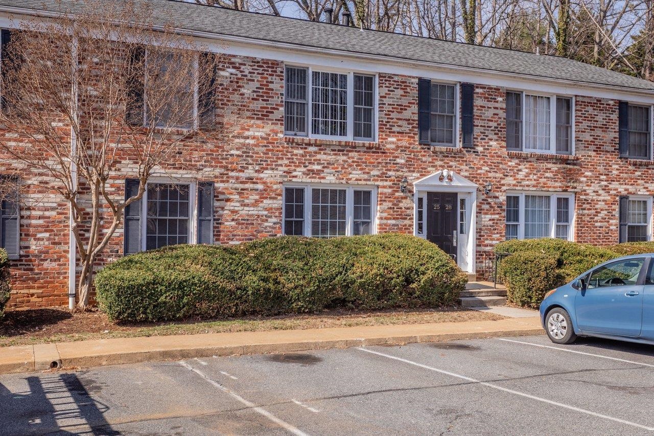 2527 HYDRAULIC RD, CHARLOTTESVILLE, Virginia 22901, 2 Bedrooms Bedrooms, ,1 BathroomBathrooms,Residential,2527 HYDRAULIC RD,674111 MLS # 674111