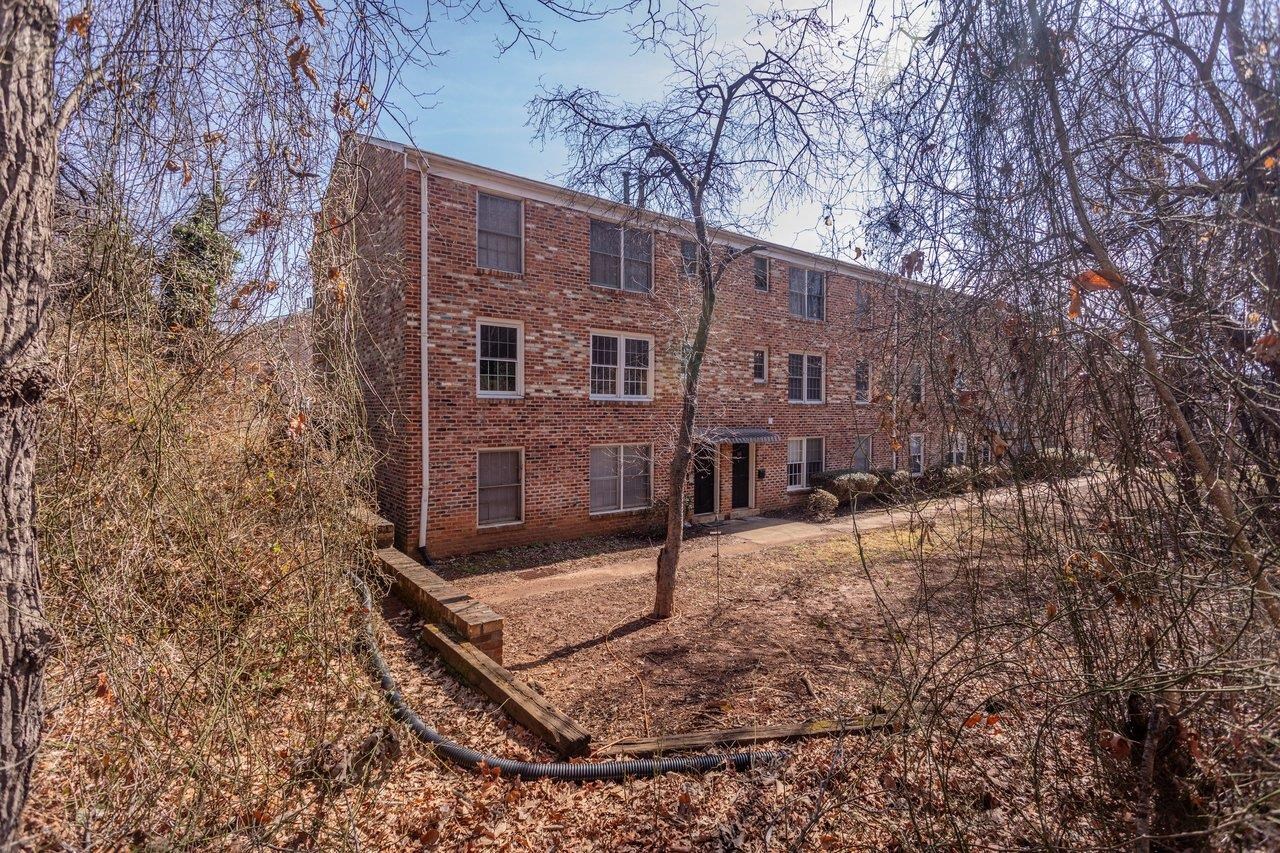 2527 HYDRAULIC RD, CHARLOTTESVILLE, Virginia 22901, 2 Bedrooms Bedrooms, ,1 BathroomBathrooms,Residential,2527 HYDRAULIC RD,674111 MLS # 674111