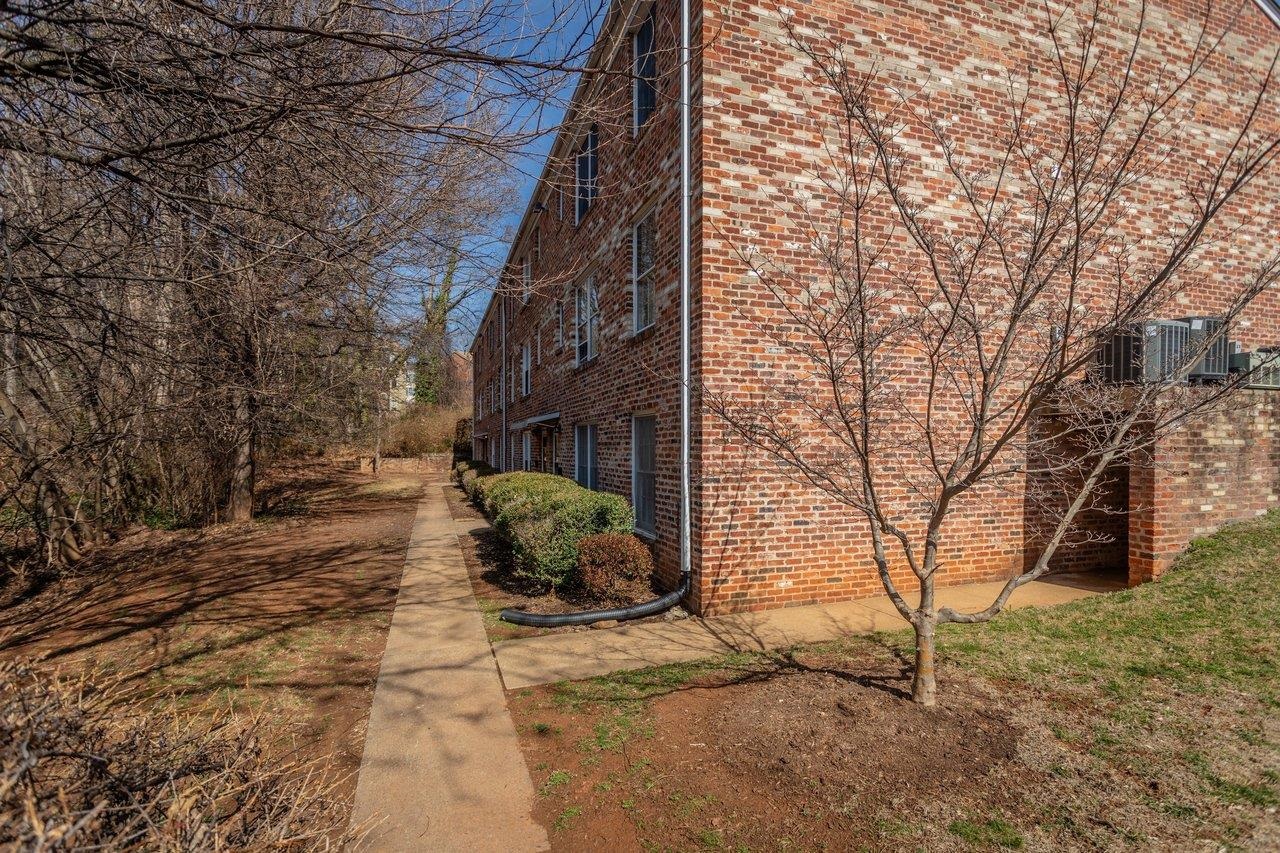 2527 HYDRAULIC RD, CHARLOTTESVILLE, Virginia 22901, 2 Bedrooms Bedrooms, ,1 BathroomBathrooms,Residential,2527 HYDRAULIC RD,674111 MLS # 674111