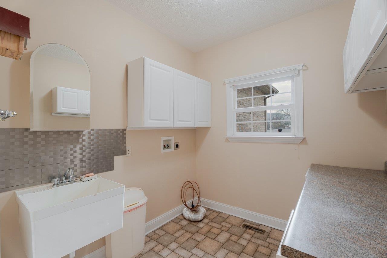 991 CLICKS LN, NEW MARKET, Virginia 22844, 3 Bedrooms Bedrooms, ,2 BathroomsBathrooms,Residential,991 CLICKS LN,674112 MLS # 674112