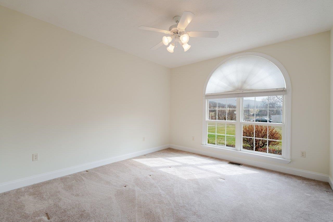 991 CLICKS LN, NEW MARKET, Virginia 22844, 3 Bedrooms Bedrooms, ,2 BathroomsBathrooms,Residential,991 CLICKS LN,674112 MLS # 674112