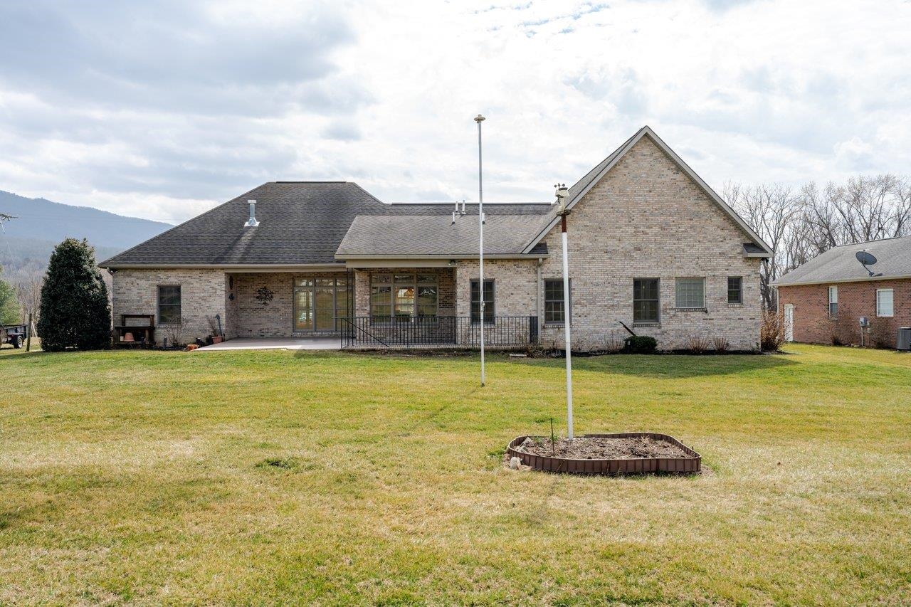 991 CLICKS LN, NEW MARKET, Virginia 22844, 3 Bedrooms Bedrooms, ,2 BathroomsBathrooms,Residential,991 CLICKS LN,674112 MLS # 674112