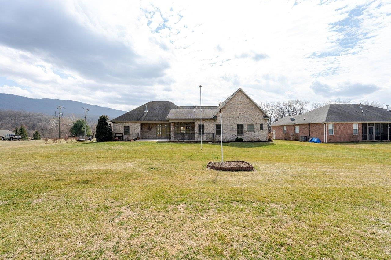 991 CLICKS LN, NEW MARKET, Virginia 22844, 3 Bedrooms Bedrooms, ,2 BathroomsBathrooms,Residential,991 CLICKS LN,674112 MLS # 674112