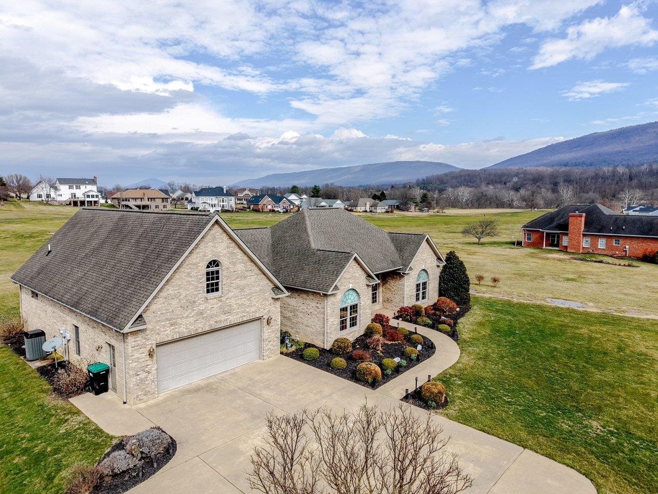 991 CLICKS LN, NEW MARKET, Virginia 22844, 3 Bedrooms Bedrooms, ,2 BathroomsBathrooms,Residential,991 CLICKS LN,674112 MLS # 674112