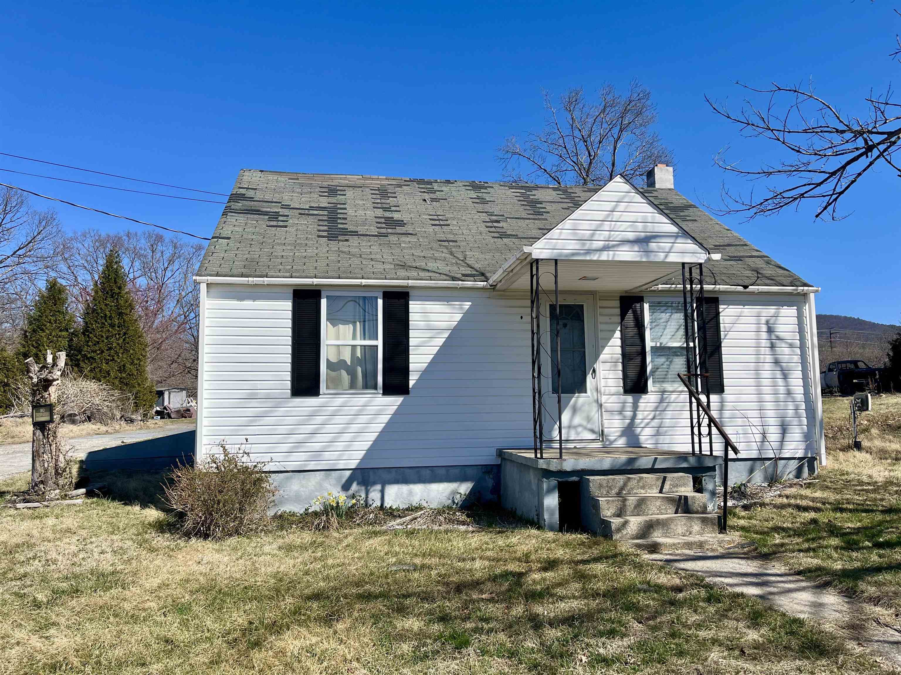 560 DOOMS CROSSING RD, WAYNESBORO, Virginia 22980, 3 Bedrooms Bedrooms, ,1 BathroomBathrooms,Residential,560 DOOMS CROSSING RD,674123 MLS # 674123