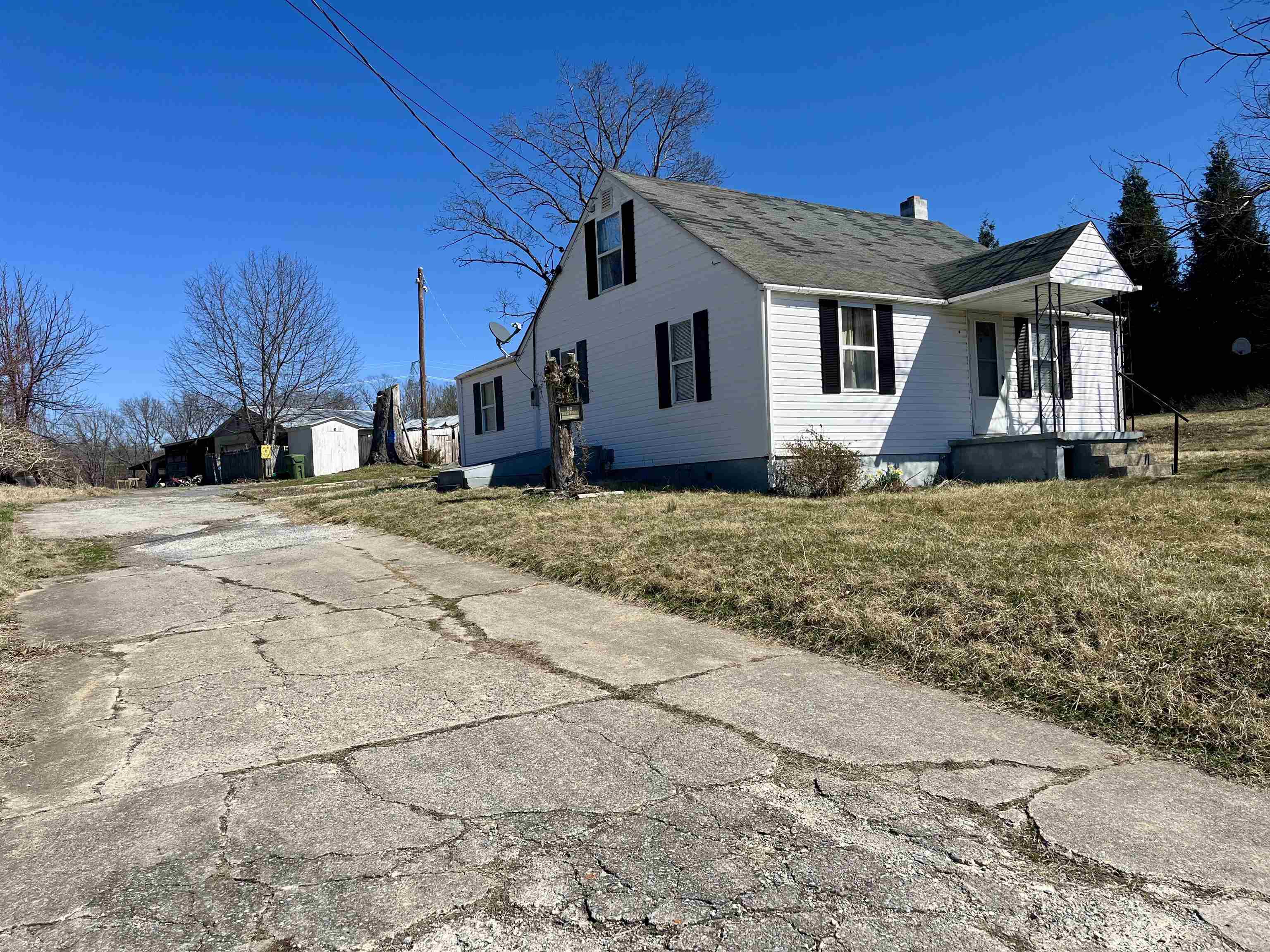 560 DOOMS CROSSING RD, WAYNESBORO, Virginia 22980, 3 Bedrooms Bedrooms, ,1 BathroomBathrooms,Residential,560 DOOMS CROSSING RD,674123 MLS # 674123