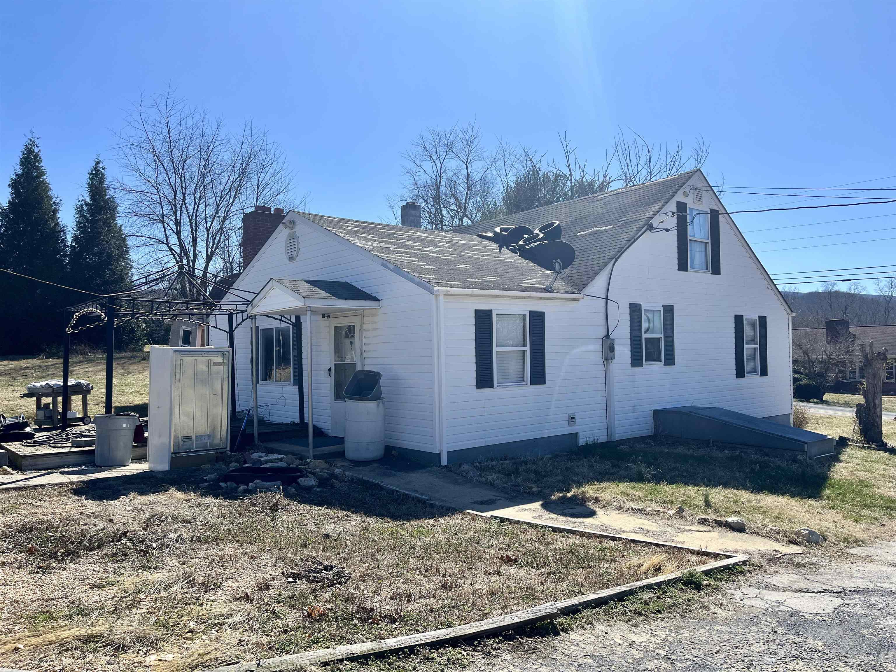 560 DOOMS CROSSING RD, WAYNESBORO, Virginia 22980, 3 Bedrooms Bedrooms, ,1 BathroomBathrooms,Residential,560 DOOMS CROSSING RD,674123 MLS # 674123