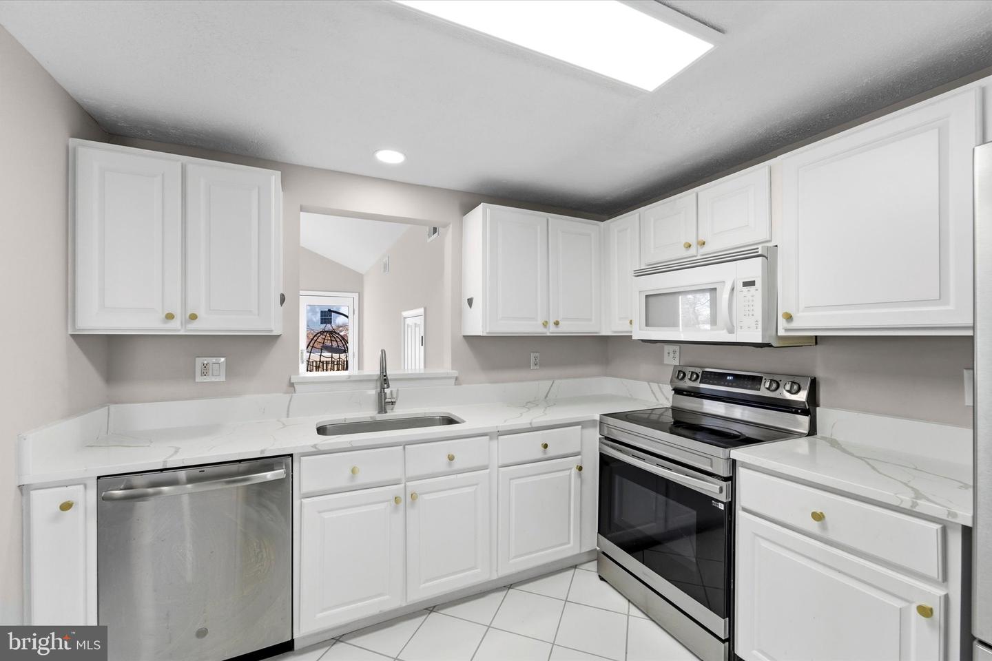 9804 BRIGHTLEA DR, VIENNA, Virginia 22181, 5 Bedrooms Bedrooms, 8 Rooms Rooms,3 BathroomsBathrooms,Residential,For sale,9804 BRIGHTLEA DR,VAFX2291008 MLS # VAFX2291008