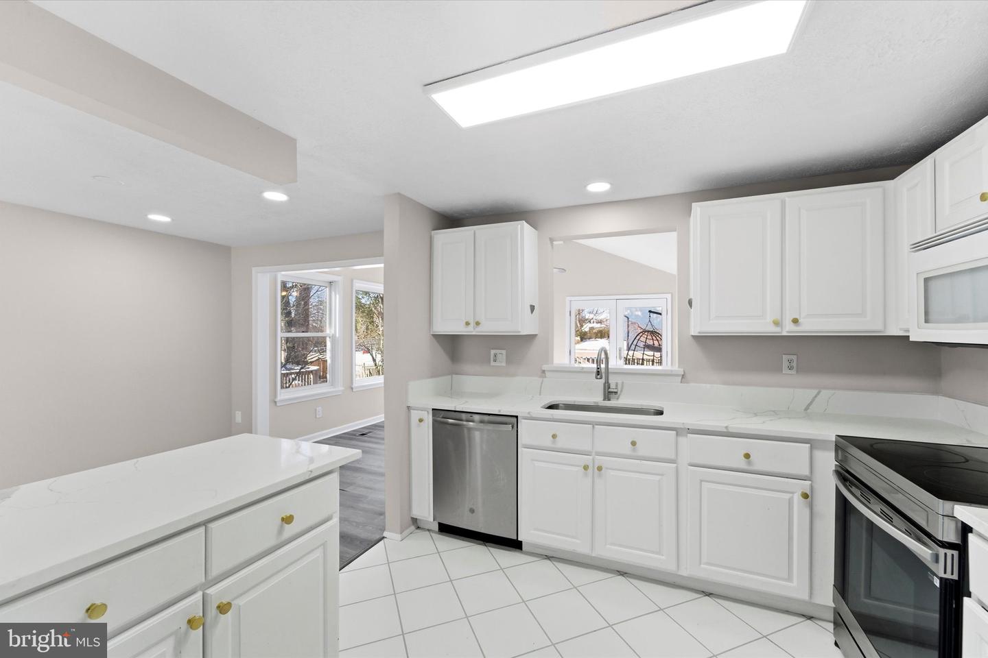 9804 BRIGHTLEA DR, VIENNA, Virginia 22181, 5 Bedrooms Bedrooms, 8 Rooms Rooms,3 BathroomsBathrooms,Residential,For sale,9804 BRIGHTLEA DR,VAFX2291008 MLS # VAFX2291008