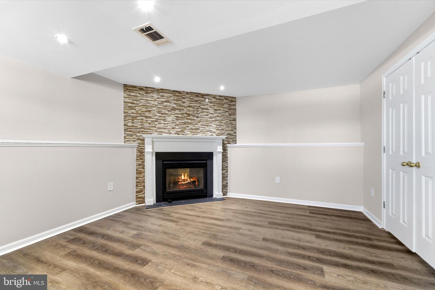 9804 BRIGHTLEA DR, VIENNA, Virginia 22181, 5 Bedrooms Bedrooms, 8 Rooms Rooms,3 BathroomsBathrooms,Residential,For sale,9804 BRIGHTLEA DR,VAFX2291008 MLS # VAFX2291008