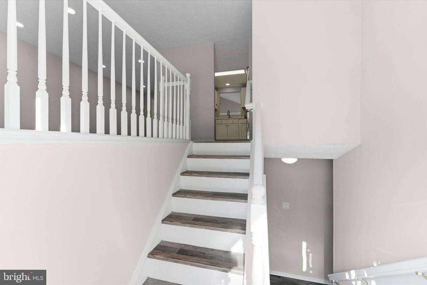 9804 BRIGHTLEA DR, VIENNA, Virginia 22181, 5 Bedrooms Bedrooms, 8 Rooms Rooms,3 BathroomsBathrooms,Residential,For sale,9804 BRIGHTLEA DR,VAFX2291008 MLS # VAFX2291008