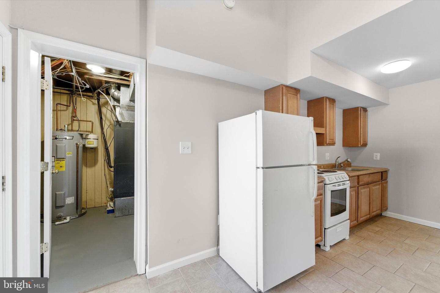 9804 BRIGHTLEA DR, VIENNA, Virginia 22181, 5 Bedrooms Bedrooms, 8 Rooms Rooms,3 BathroomsBathrooms,Residential,For sale,9804 BRIGHTLEA DR,VAFX2291008 MLS # VAFX2291008