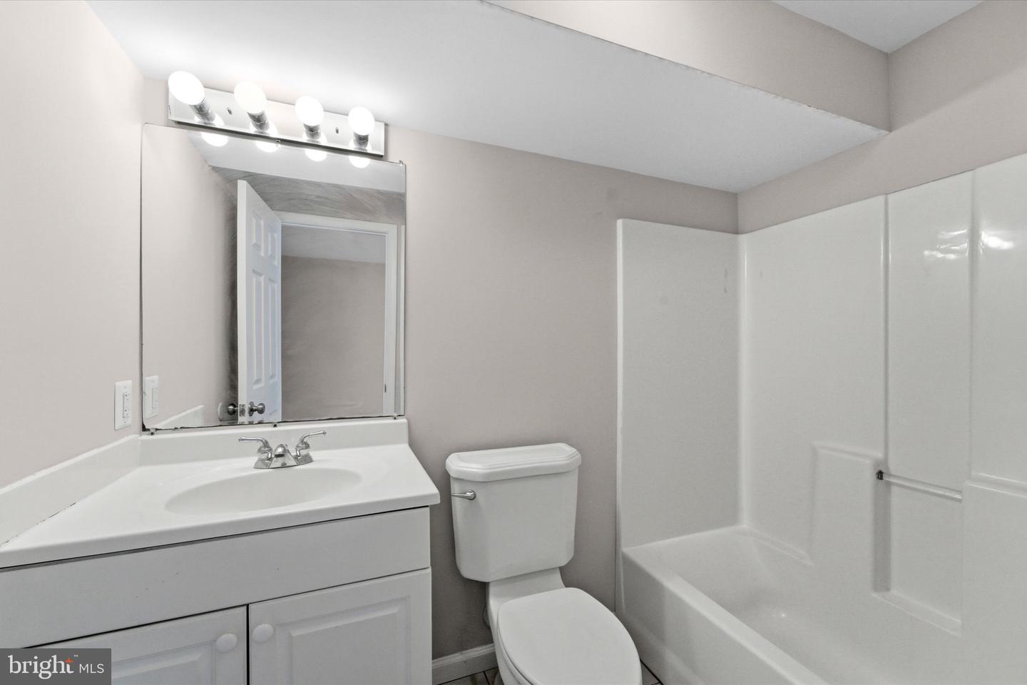 9804 BRIGHTLEA DR, VIENNA, Virginia 22181, 5 Bedrooms Bedrooms, 8 Rooms Rooms,3 BathroomsBathrooms,Residential,For sale,9804 BRIGHTLEA DR,VAFX2291008 MLS # VAFX2291008