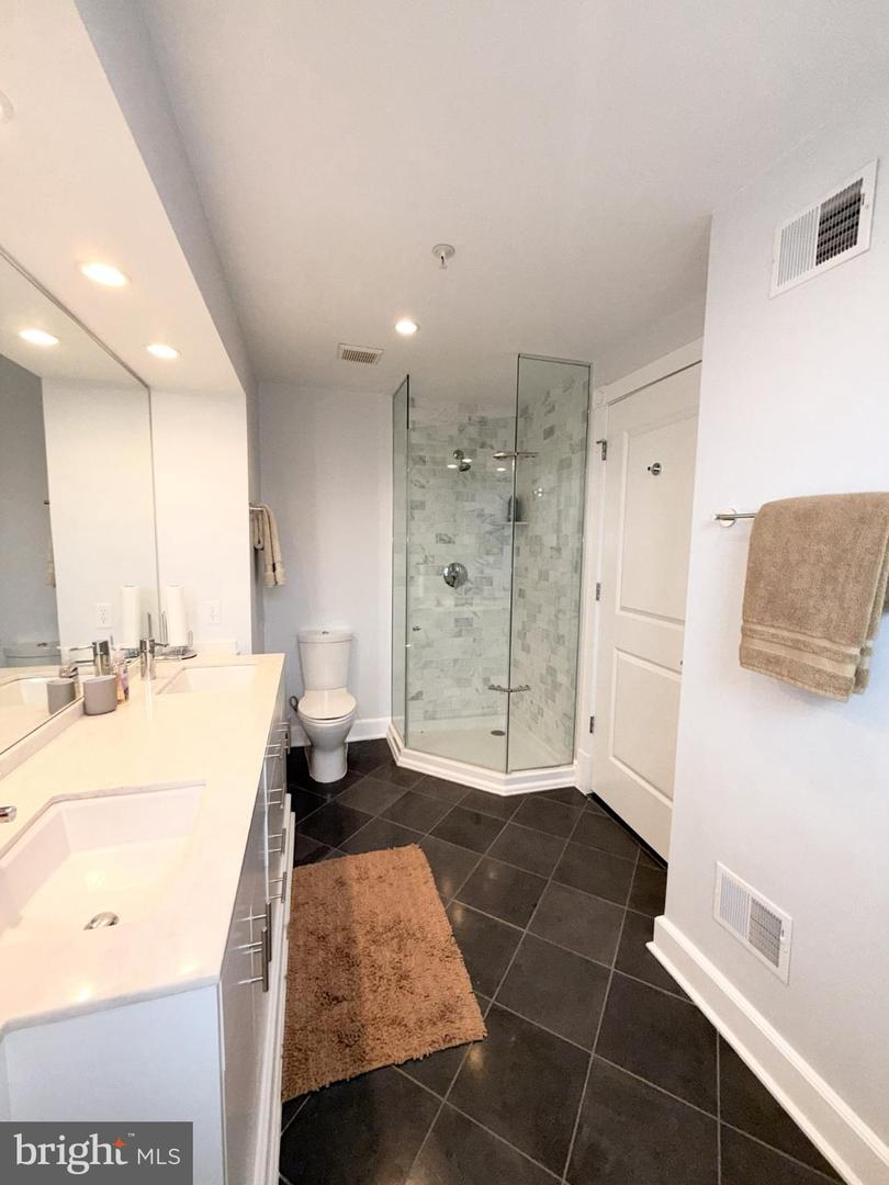 910 POWHATAN ST #304S, ALEXANDRIA, Virginia 22314, 2 Bedrooms Bedrooms, 4 Rooms Rooms,2 BathroomsBathrooms,Residential,For sale,910 POWHATAN ST #304S,VAAX2054280 MLS # VAAX2054280