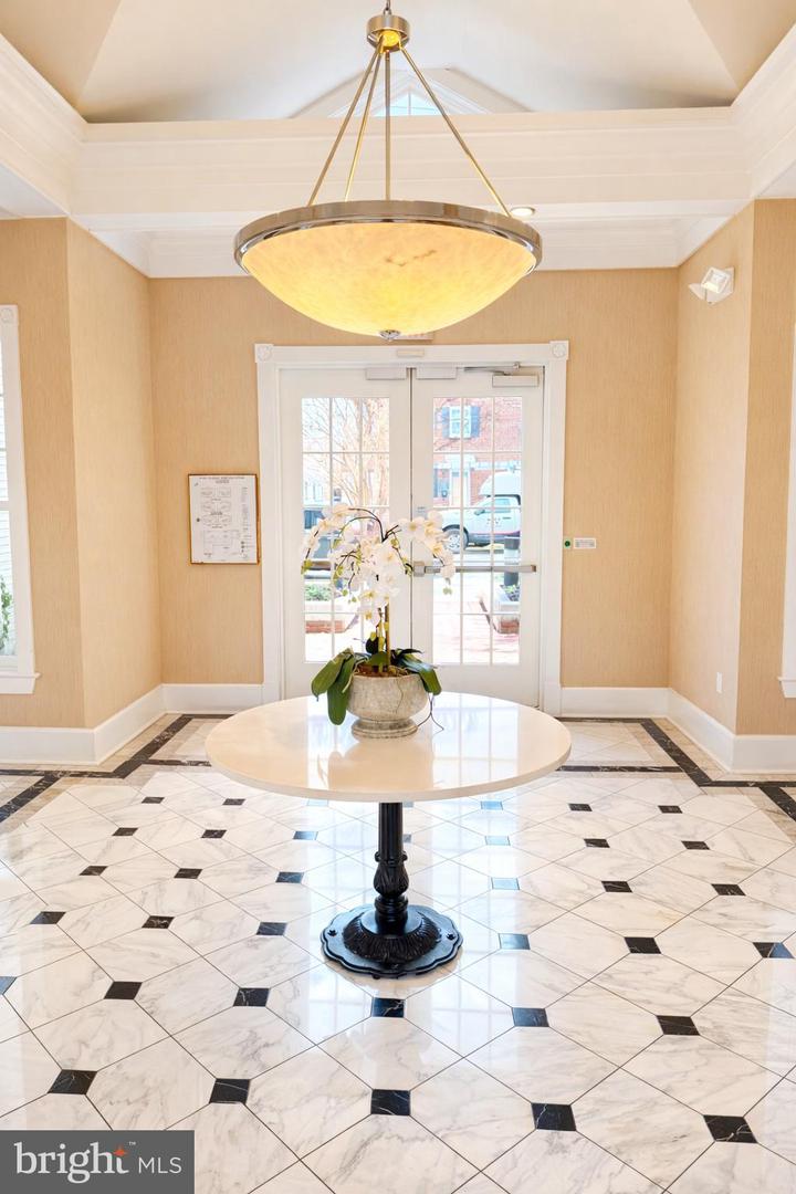 910 POWHATAN ST #304S, ALEXANDRIA, Virginia 22314, 2 Bedrooms Bedrooms, 4 Rooms Rooms,2 BathroomsBathrooms,Residential,For sale,910 POWHATAN ST #304S,VAAX2054280 MLS # VAAX2054280