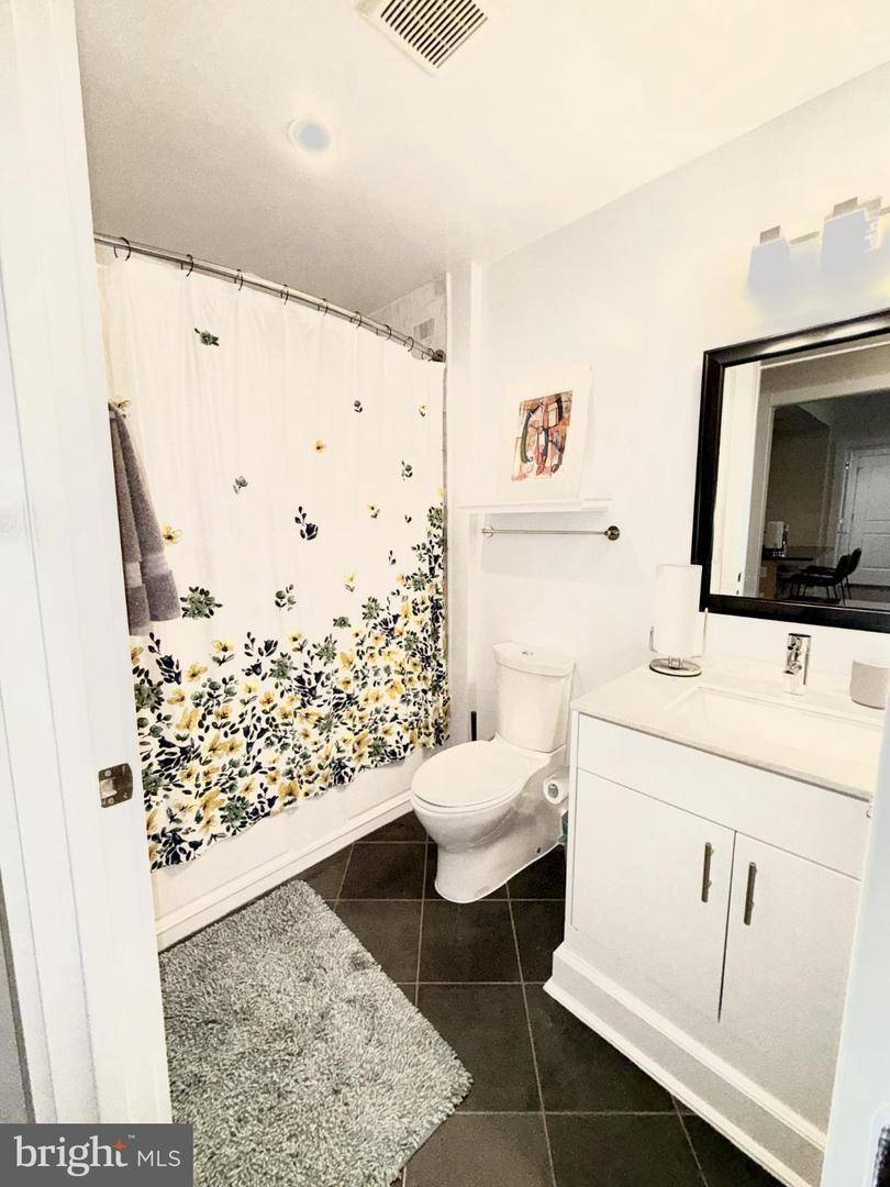 910 POWHATAN ST #304S, ALEXANDRIA, Virginia 22314, 2 Bedrooms Bedrooms, 4 Rooms Rooms,2 BathroomsBathrooms,Residential,For sale,910 POWHATAN ST #304S,VAAX2054280 MLS # VAAX2054280