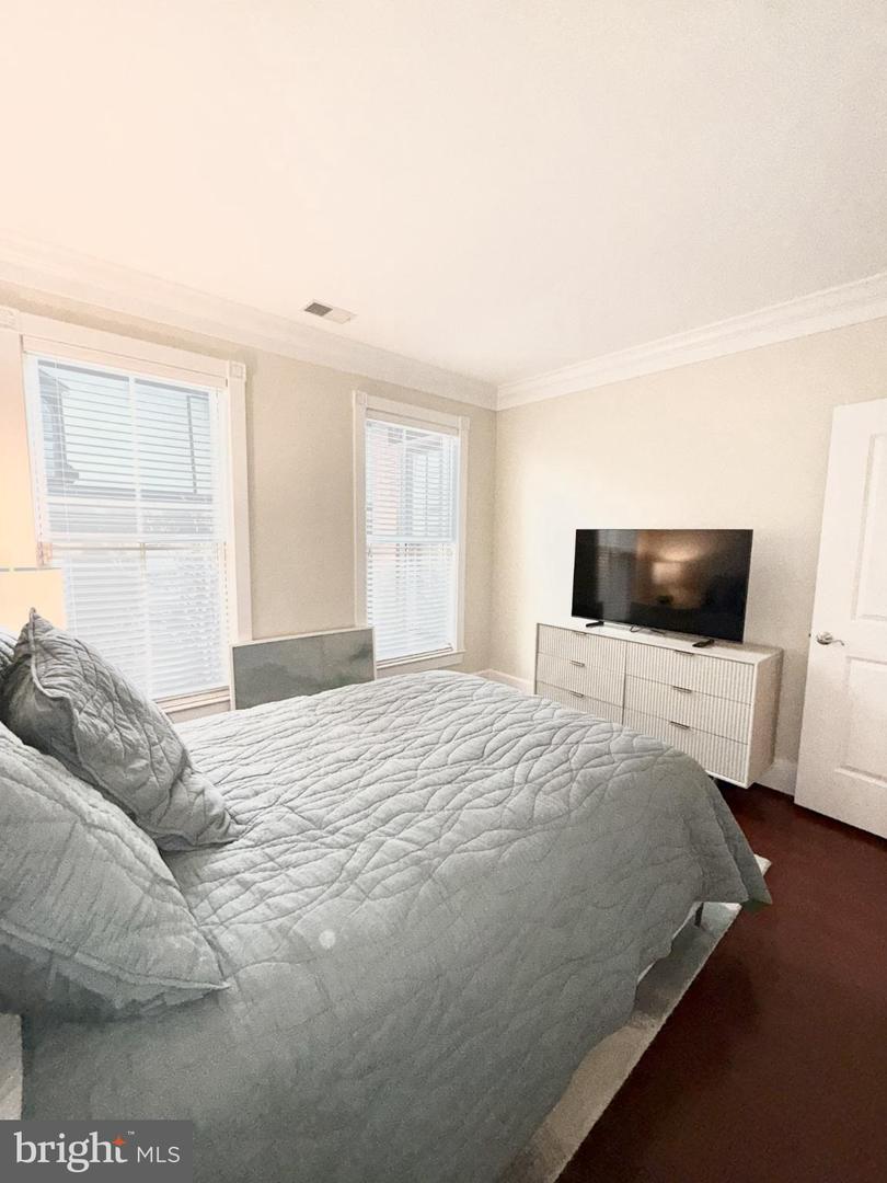 910 POWHATAN ST #304S, ALEXANDRIA, Virginia 22314, 2 Bedrooms Bedrooms, 4 Rooms Rooms,2 BathroomsBathrooms,Residential,For sale,910 POWHATAN ST #304S,VAAX2054280 MLS # VAAX2054280