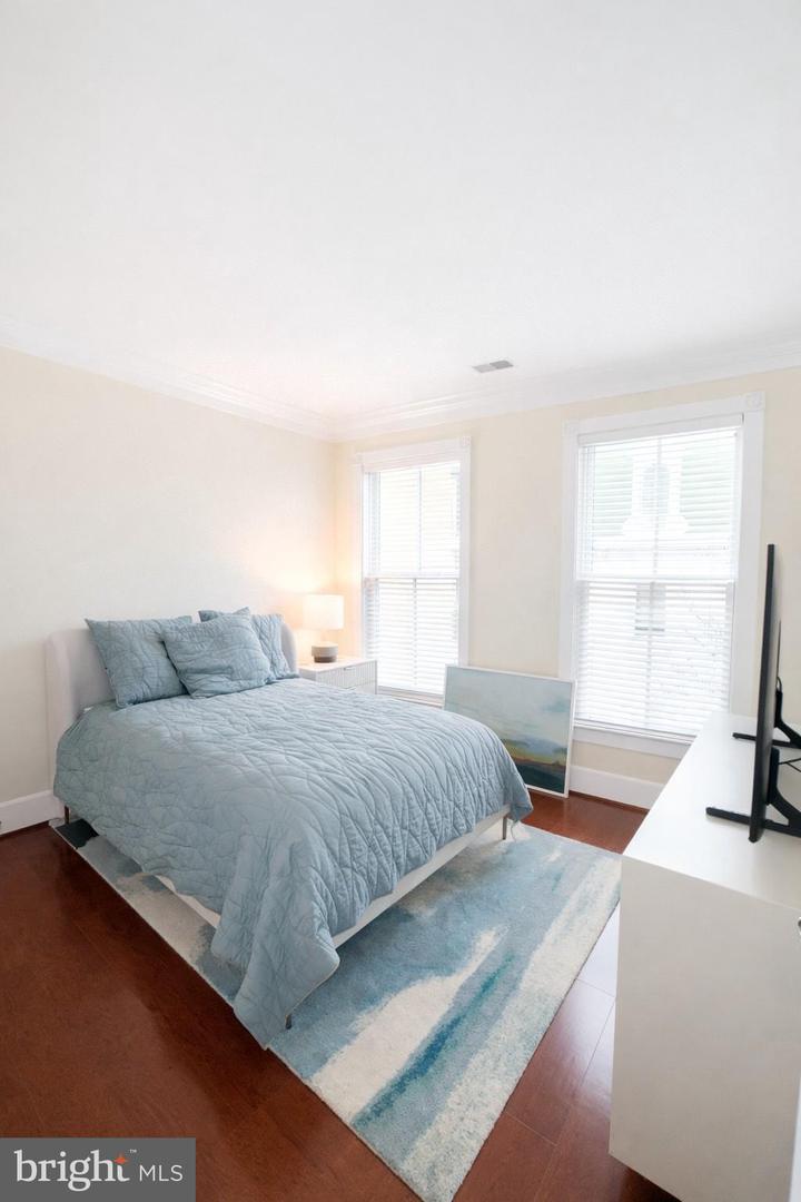 910 POWHATAN ST #304S, ALEXANDRIA, Virginia 22314, 2 Bedrooms Bedrooms, 4 Rooms Rooms,2 BathroomsBathrooms,Residential,For sale,910 POWHATAN ST #304S,VAAX2054280 MLS # VAAX2054280