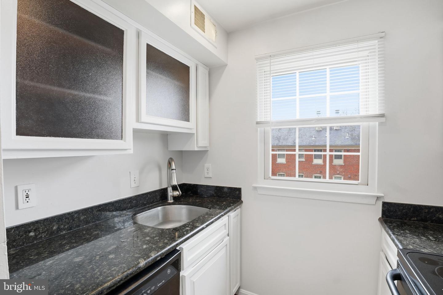 525 BASHFORD LN #4, ALEXANDRIA, Virginia 22314, ,1 BathroomBathrooms,Residential,For sale,525 BASHFORD LN #4,VAAX2054396 MLS # VAAX2054396