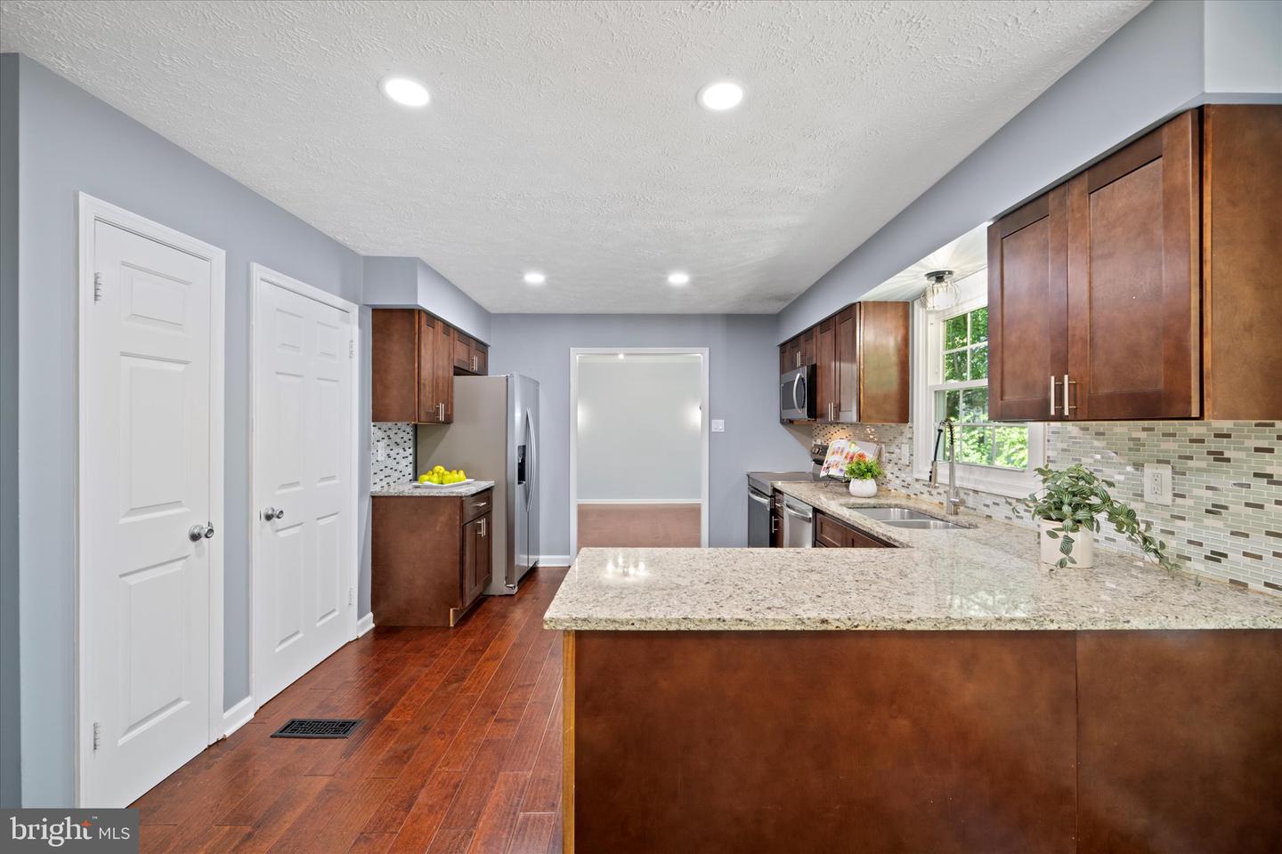 6112 HILLVIEW CT, MANASSAS, Virginia 20112, 5 Bedrooms Bedrooms, ,3 BathroomsBathrooms,Residential,For sale,6112 HILLVIEW CT,VAPW2113446 MLS # VAPW2113446