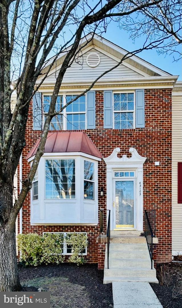 43105 GATWICK SQ, ASHBURN, Virginia 20147, 4 Bedrooms Bedrooms, 15 Rooms Rooms,3 BathroomsBathrooms,Residential,For sale,43105 GATWICK SQ,VALO2116930 MLS # VALO2116930