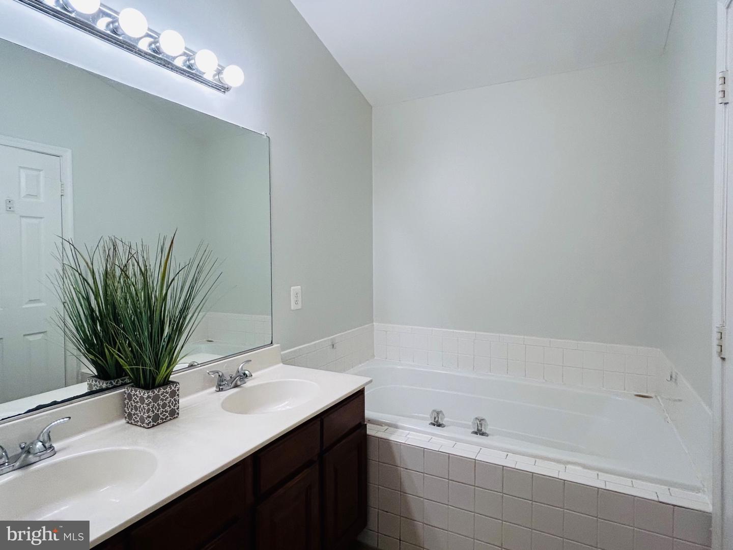 43105 GATWICK SQ, ASHBURN, Virginia 20147, 4 Bedrooms Bedrooms, 15 Rooms Rooms,3 BathroomsBathrooms,Residential,For sale,43105 GATWICK SQ,VALO2116930 MLS # VALO2116930