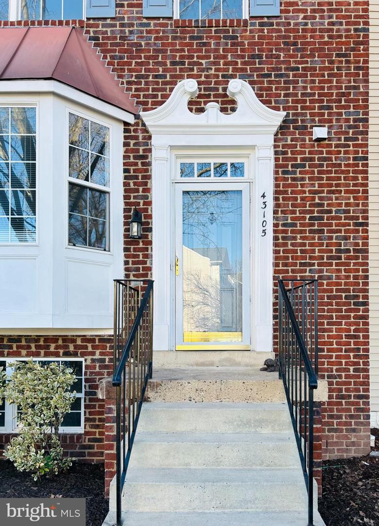 43105 GATWICK SQ, ASHBURN, Virginia 20147, 4 Bedrooms Bedrooms, 15 Rooms Rooms,3 BathroomsBathrooms,Residential,For sale,43105 GATWICK SQ,VALO2116930 MLS # VALO2116930