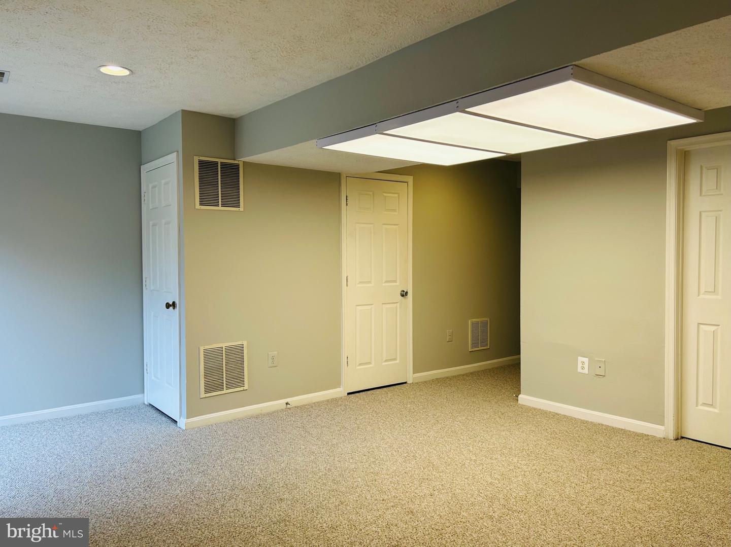 43105 GATWICK SQ, ASHBURN, Virginia 20147, 4 Bedrooms Bedrooms, 15 Rooms Rooms,3 BathroomsBathrooms,Residential,For sale,43105 GATWICK SQ,VALO2116930 MLS # VALO2116930