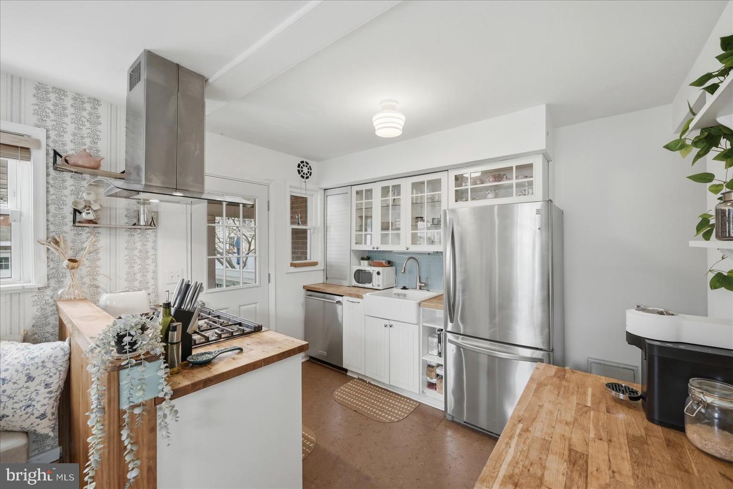 127 E GLENDALE AVE, ALEXANDRIA, Virginia 22301, 3 Bedrooms Bedrooms, ,2 BathroomsBathrooms,Residential,For sale,127 E GLENDALE AVE,VAAX2054604 MLS # VAAX2054604