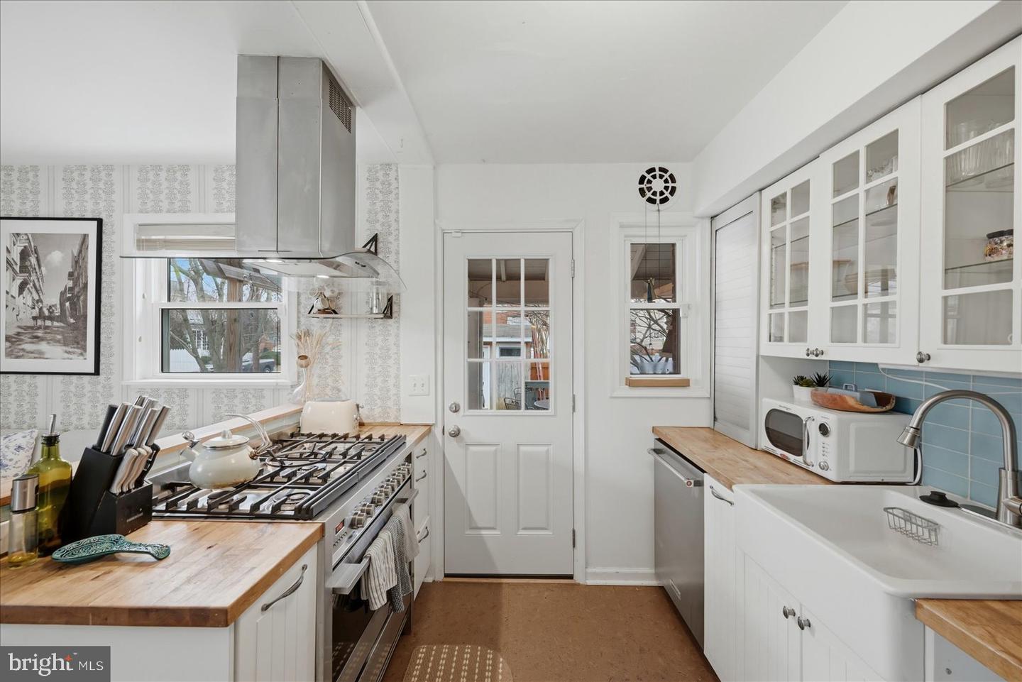 127 E GLENDALE AVE, ALEXANDRIA, Virginia 22301, 3 Bedrooms Bedrooms, ,2 BathroomsBathrooms,Residential,For sale,127 E GLENDALE AVE,VAAX2054604 MLS # VAAX2054604