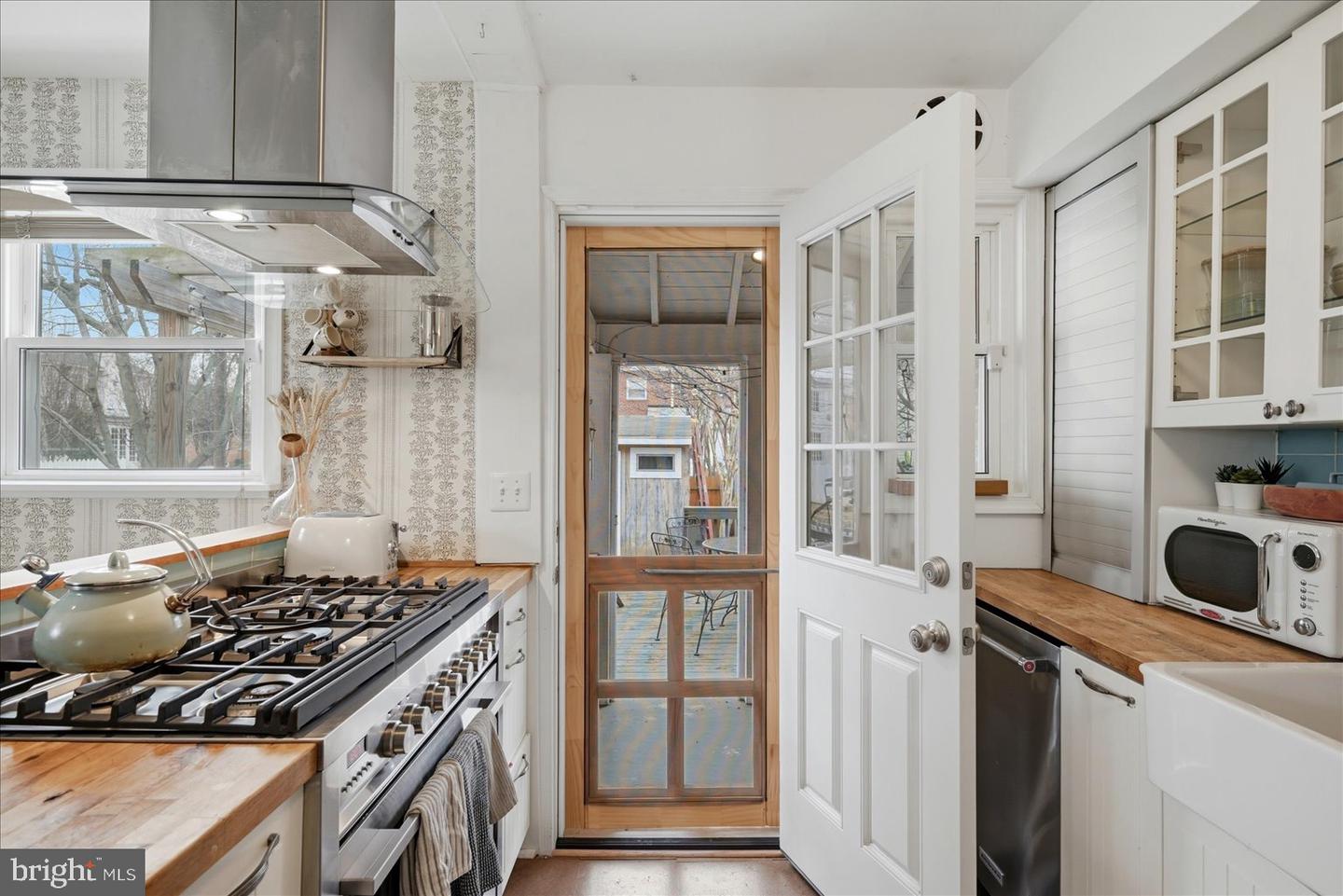 127 E GLENDALE AVE, ALEXANDRIA, Virginia 22301, 3 Bedrooms Bedrooms, ,2 BathroomsBathrooms,Residential,For sale,127 E GLENDALE AVE,VAAX2054604 MLS # VAAX2054604