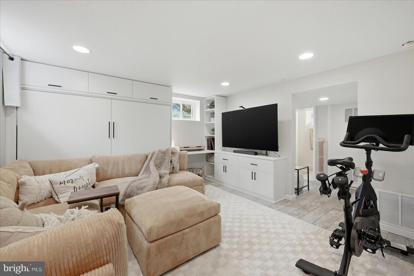 127 E GLENDALE AVE, ALEXANDRIA, Virginia 22301, 3 Bedrooms Bedrooms, ,2 BathroomsBathrooms,Residential,For sale,127 E GLENDALE AVE,VAAX2054604 MLS # VAAX2054604