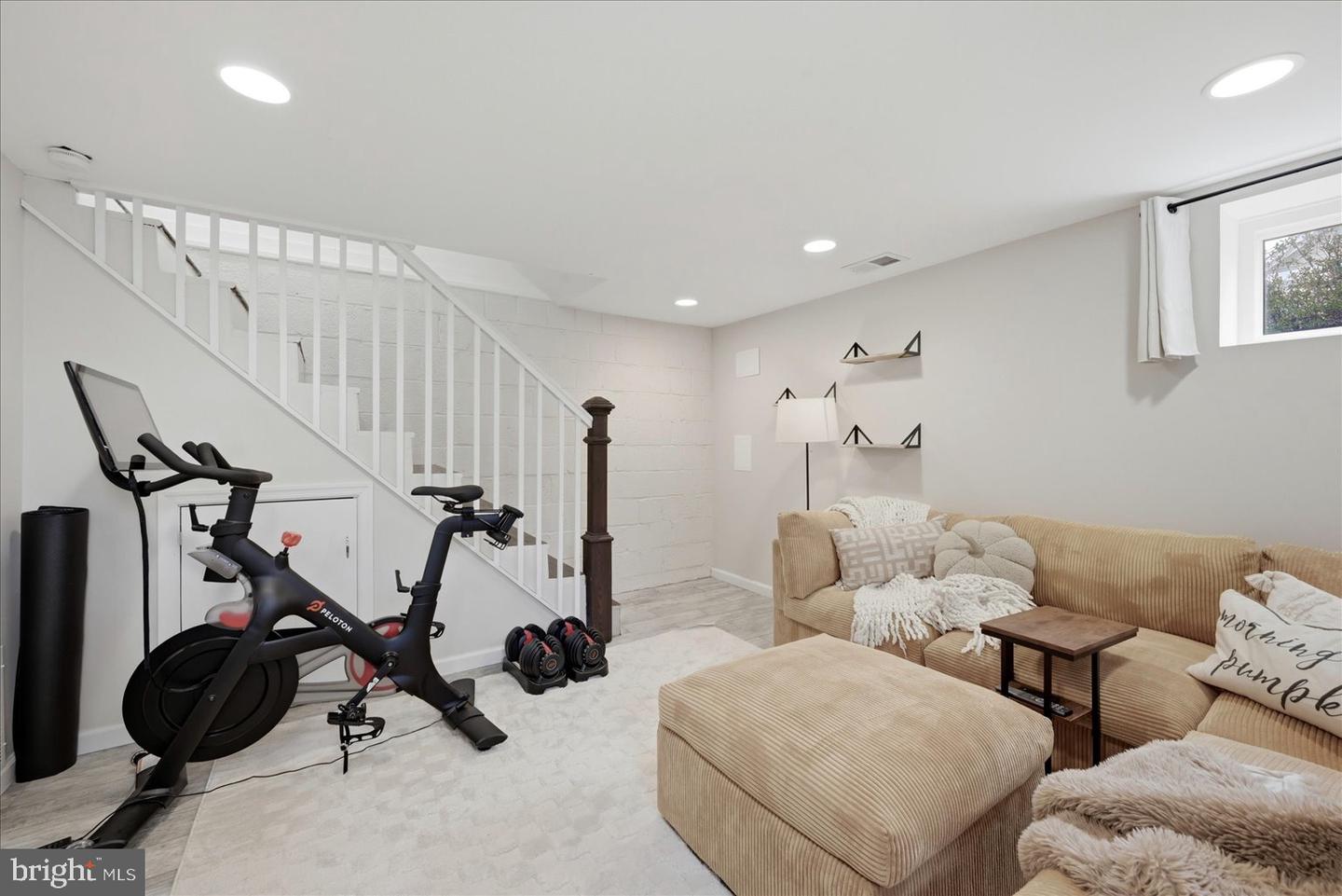 127 E GLENDALE AVE, ALEXANDRIA, Virginia 22301, 3 Bedrooms Bedrooms, ,2 BathroomsBathrooms,Residential,For sale,127 E GLENDALE AVE,VAAX2054604 MLS # VAAX2054604