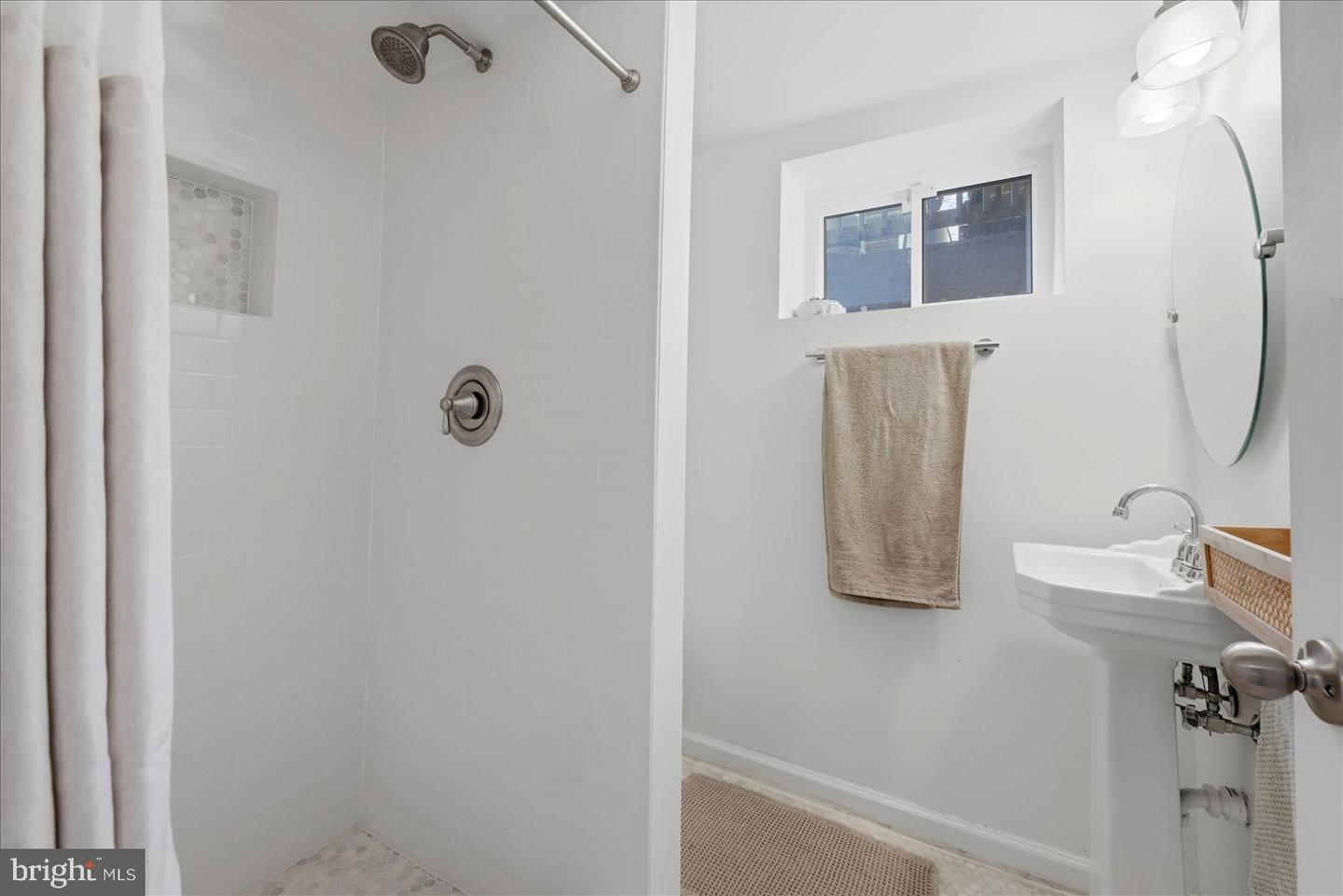 127 E GLENDALE AVE, ALEXANDRIA, Virginia 22301, 3 Bedrooms Bedrooms, ,2 BathroomsBathrooms,Residential,For sale,127 E GLENDALE AVE,VAAX2054604 MLS # VAAX2054604
