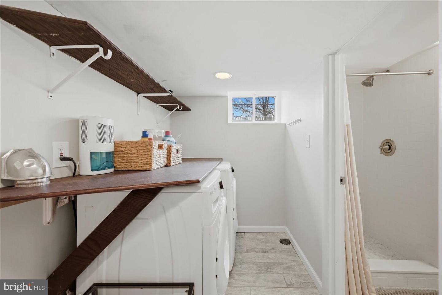 127 E GLENDALE AVE, ALEXANDRIA, Virginia 22301, 3 Bedrooms Bedrooms, ,2 BathroomsBathrooms,Residential,For sale,127 E GLENDALE AVE,VAAX2054604 MLS # VAAX2054604