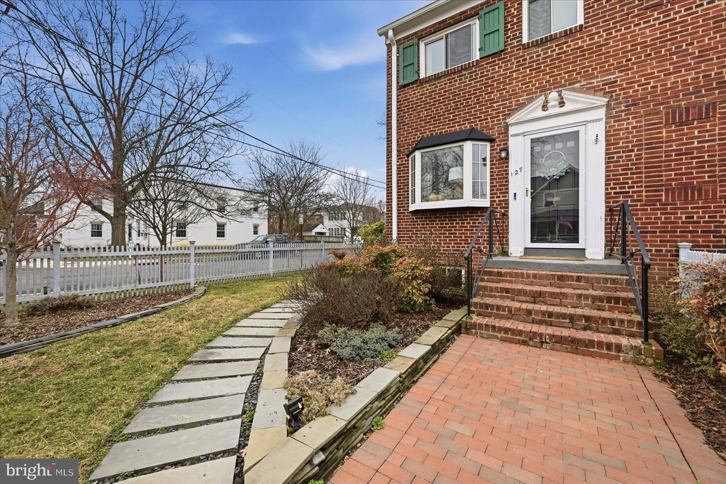 127 E GLENDALE AVE, ALEXANDRIA, Virginia 22301, 3 Bedrooms Bedrooms, ,2 BathroomsBathrooms,Residential,For sale,127 E GLENDALE AVE,VAAX2054604 MLS # VAAX2054604